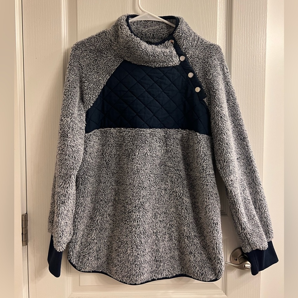 Women’s navy Sherpa pullover